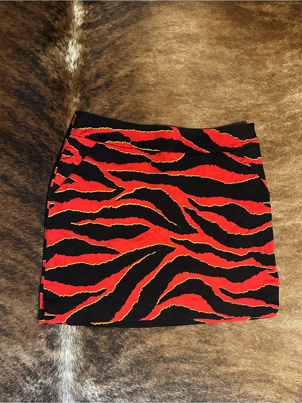 Loudmouth Red and Black Tiger Stripe Golf Skort size 4